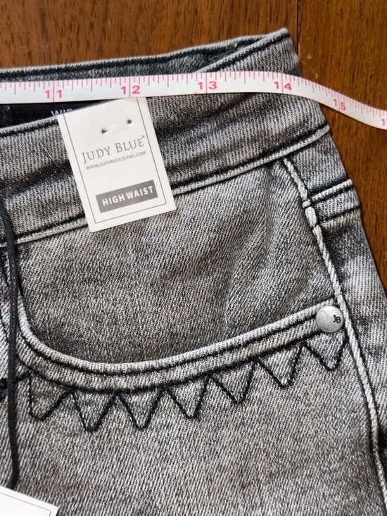 Judy Blue Gray Wide-Leg Crop Flare Jeans with Subtle ombré Fade - Picture 8 of 15